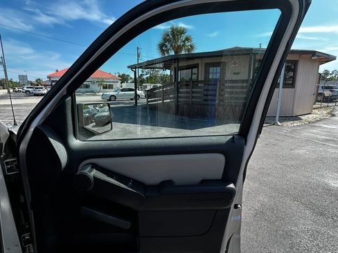 Used 2007 Ford Explorer Sport Trac Limited AWD/4WD image 13