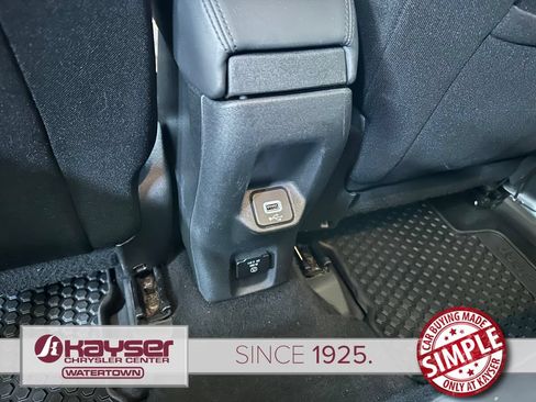 Certified 2018 Jeep Renegade Altitude AWD/4WD image 35