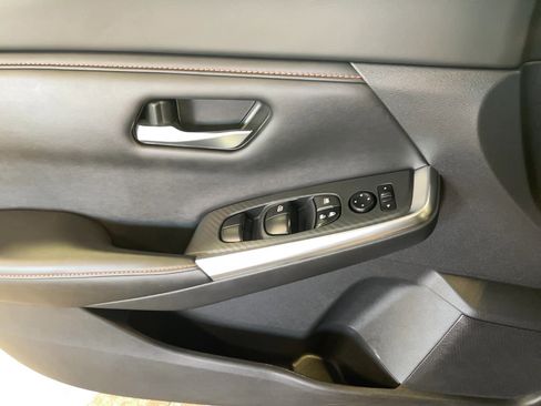 Used 2022 Nissan Sentra SR w/ Midnight Edition image 11