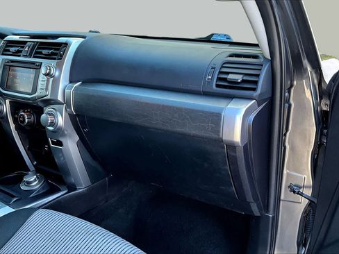 Used 2016 Toyota 4Runner SR5 AWD/4WD image 19