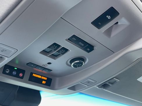 Used 2017 Cadillac Escalade ESV Premium Luxury image 52