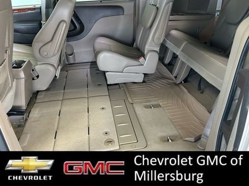 Used 2015 Chrysler Town & Country Touring-L w/ Driver Convenience Group image 30