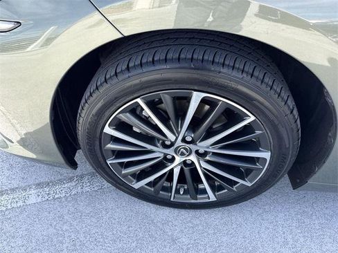 Certified 2024 Lexus ES 350 w/ Premium Package image 10