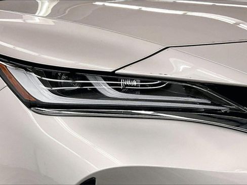 Used 2021 Toyota Venza XLE image 30