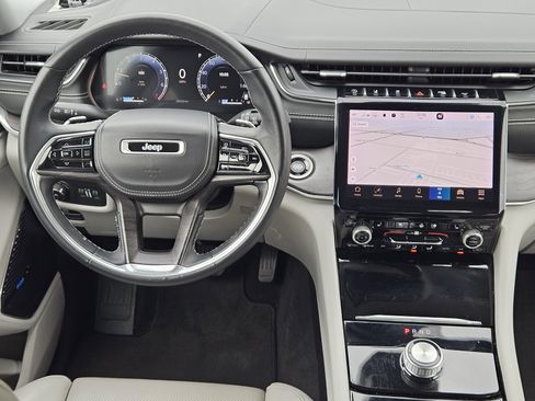 Used 2022 Jeep Grand Cherokee Overland w/ Luxury Tech Group IV RWD image 28