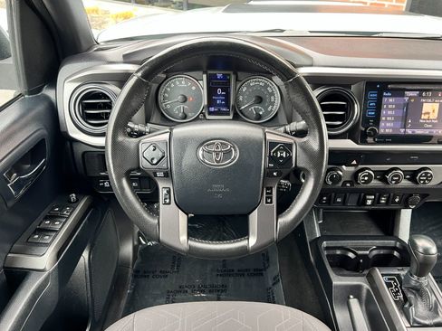 Used 2019 Toyota Tacoma TRD Sport image 12