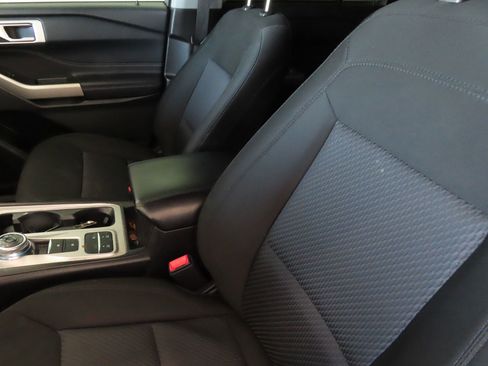 Used 2022 Ford Explorer XLT image 23