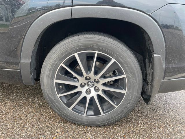 Used 2018 Toyota Highlander SE AWD/4WD image 11