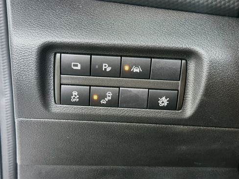 Used 2021 Nissan Kicks S FWD image 17