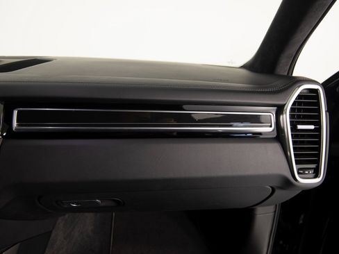 Certified 2023 Porsche Cayenne Turbo image 32