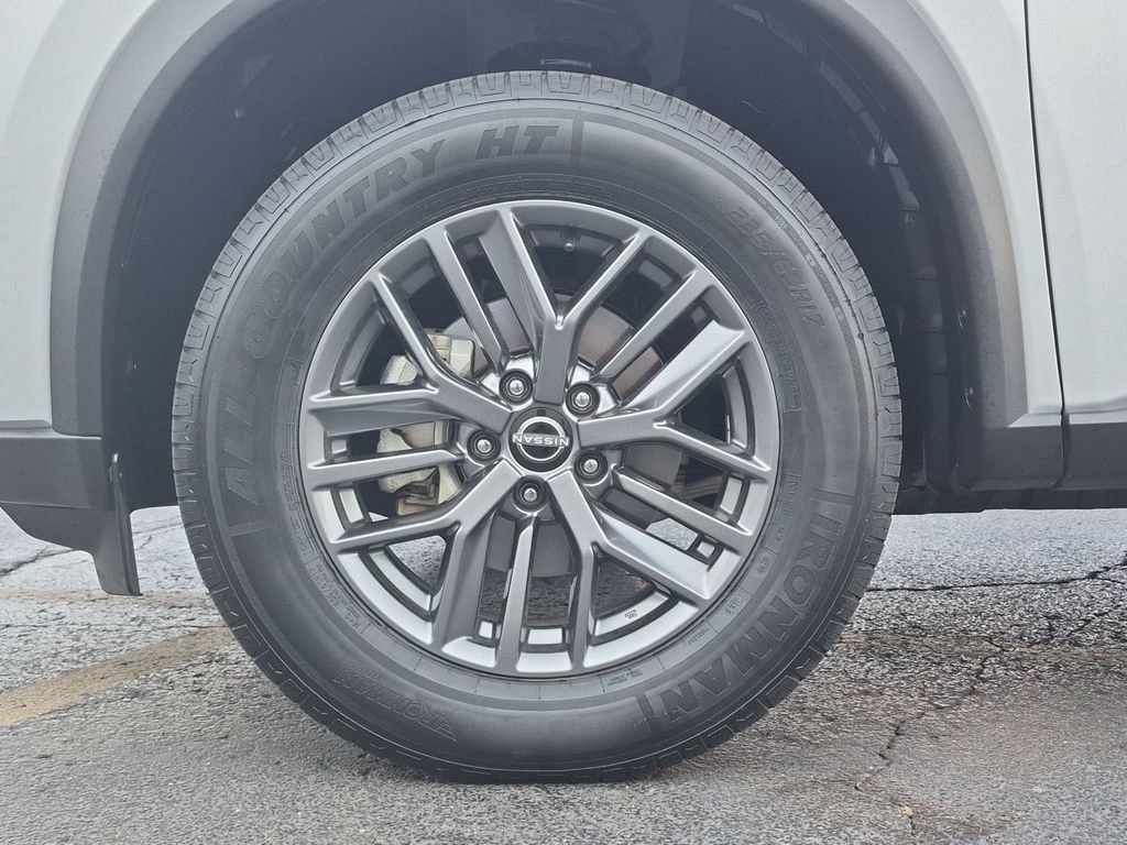 Used 2024 Nissan Rogue S AWD/4WD image 11