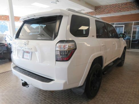 Used 2016 Toyota 4Runner SR5 RWD image 4