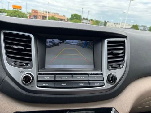 Used 2018 Hyundai Tucson Value AWD/4WD image 17