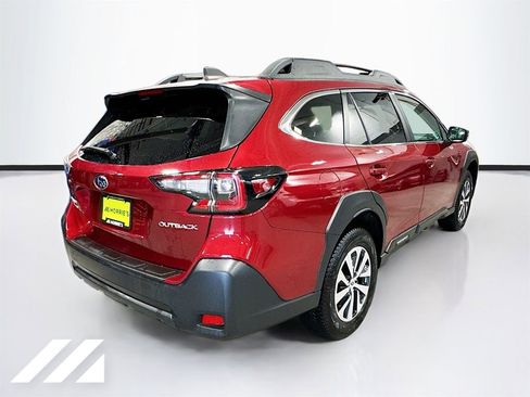 Used 2023 Subaru Outback Premium image 5