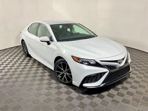 Used 2022 Toyota Camry SE FWD image 5