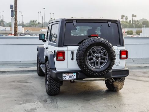 Used 2025 Jeep Wrangler Sport AWD/4WD image 7