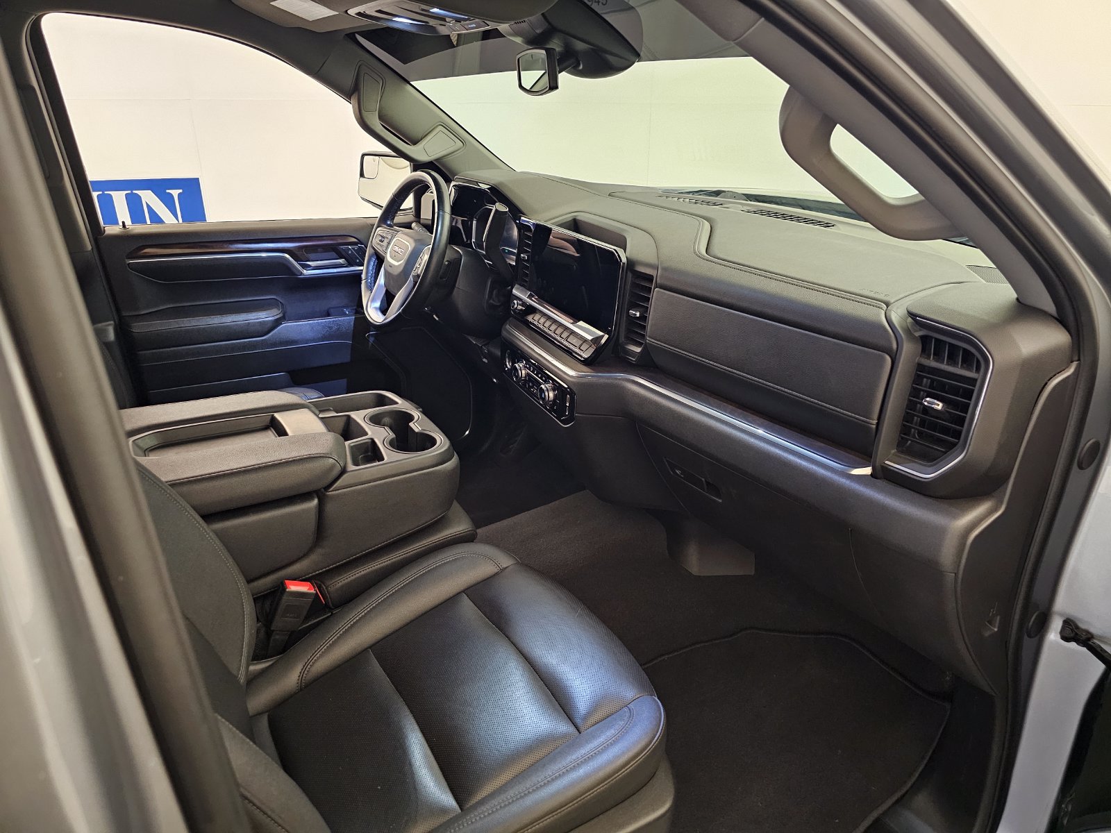 Used 2024 GMC Sierra 1500 SLT AWD/4WD image 28