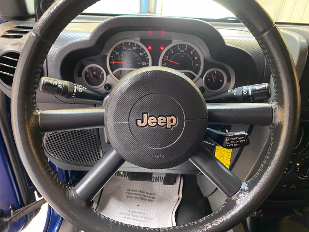 Used 2009 Jeep Wrangler Unlimited Rubicon w/ Dual Top Group AWD/4WD image 29