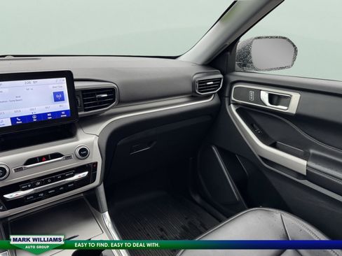 Used 2022 Ford Explorer XLT w/ Equipment Group 202A image 18