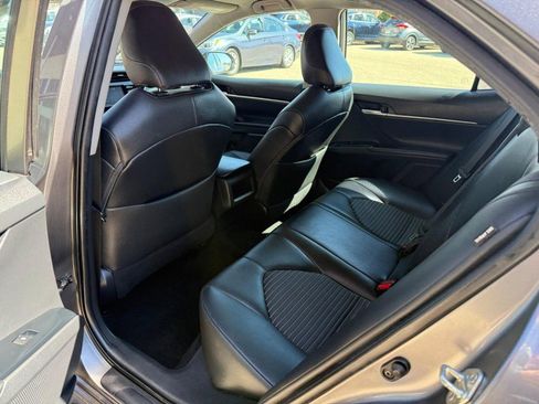 Used 2018 Toyota Camry SE FWD image 12