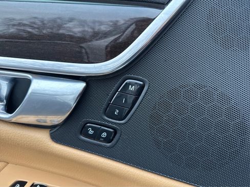 Used 2019 Volvo S90 T6 Momentum image 25