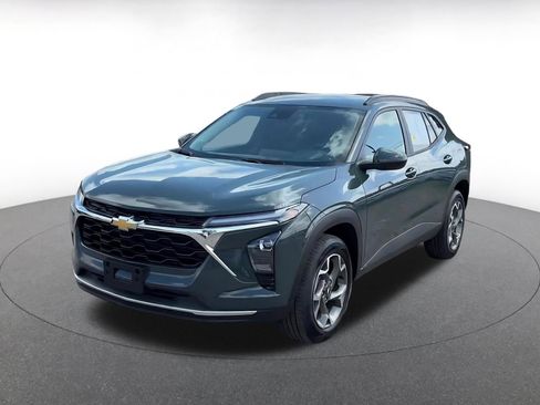 Used 2025 Chevrolet Trax LT w/ LT Convenience Package FWD image 5
