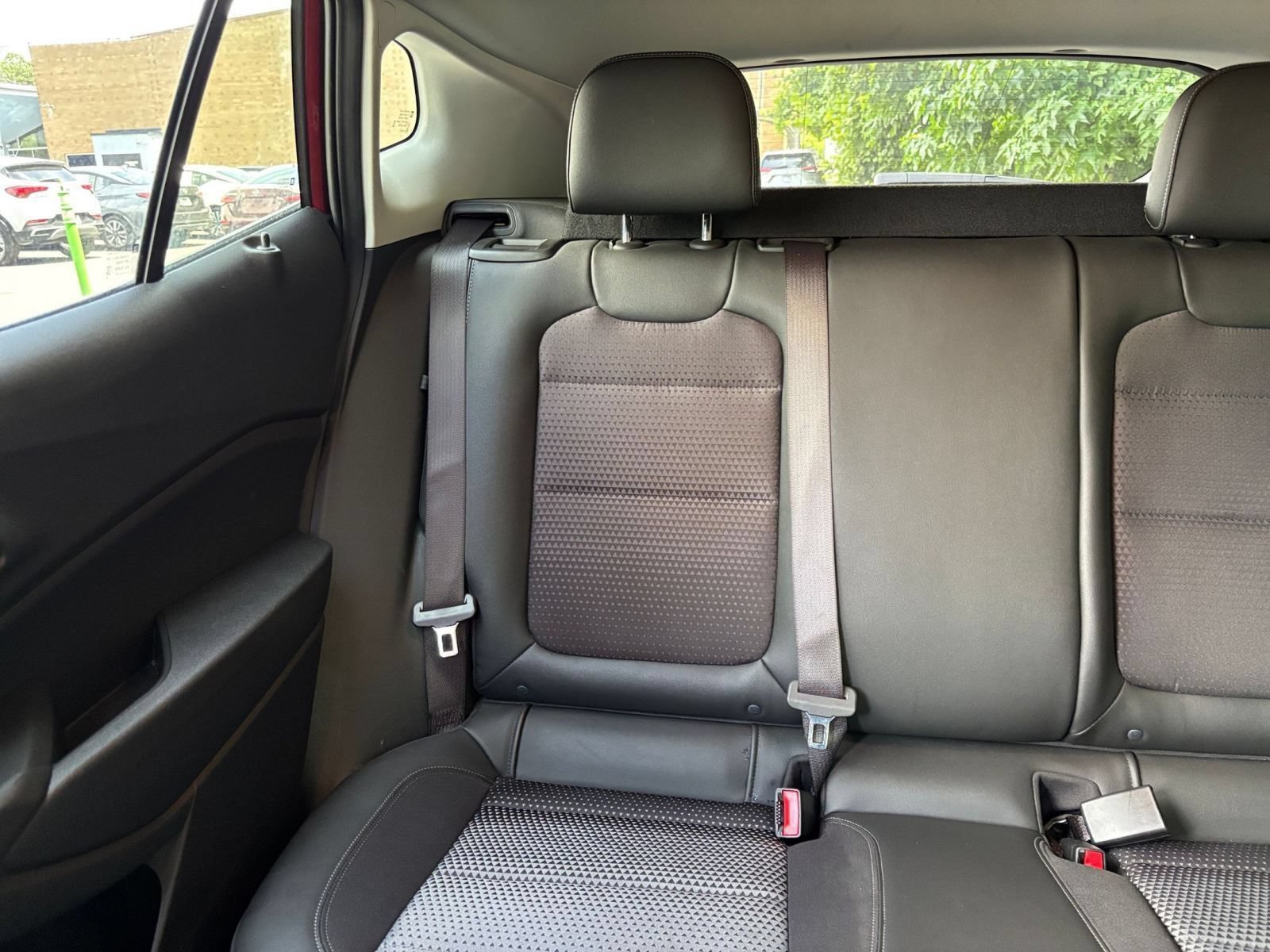 Used 2025 Chevrolet Trax LT FWD image 41