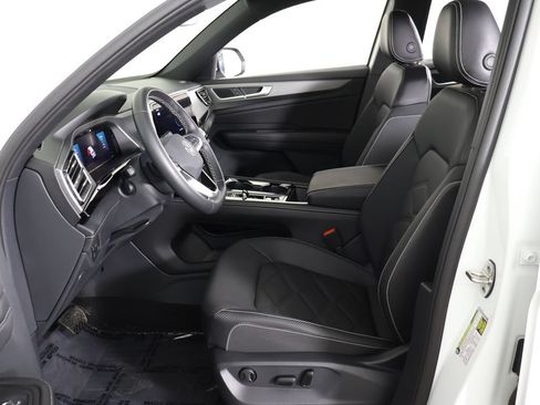 Used 2024 Volkswagen Atlas Cross Sport SE w/ Black Wheel Package AWD/4WD image 31