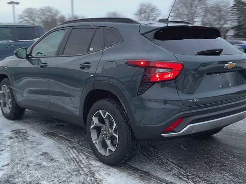 Used 2025 Chevrolet Trax LT w/ Driver Confidence Package image 4