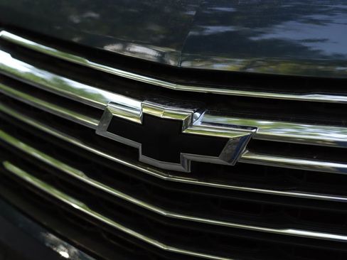 Used 2023 Chevrolet Traverse LT FWD image 34