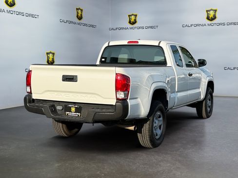 Used 2017 Toyota Tacoma SR image 5