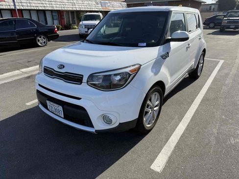 Used 2018 Kia Soul + FWD image 3