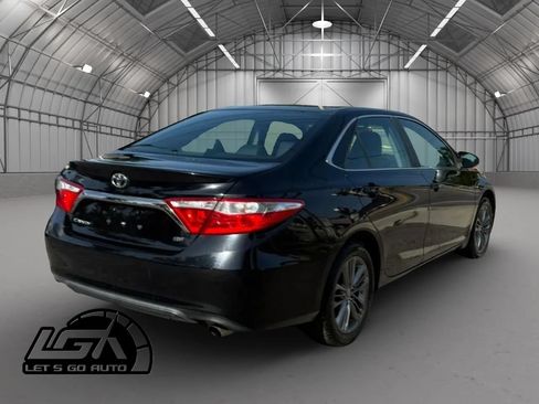 Used 2015 Toyota Camry SE FWD image 7