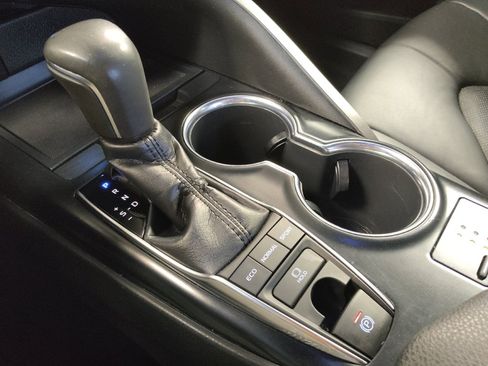 Used 2018 Toyota Camry XSE FWD image 26