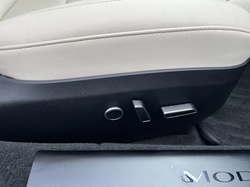 Used 2022 Tesla Model S image 17