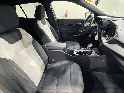 Used 2024 Chevrolet Trax RS FWD image 23