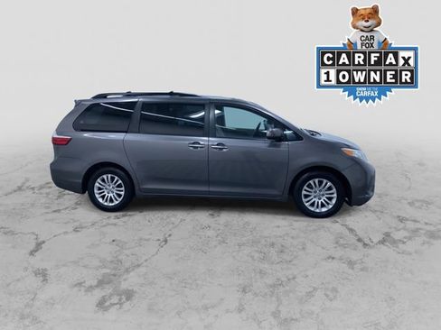 Used 2015 Toyota Sienna XLE image 2
