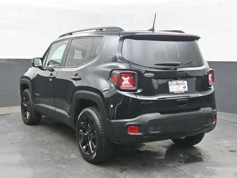 Used 2023 Jeep Renegade Altitude w/ Sun/Sound Group AWD/4WD image 8