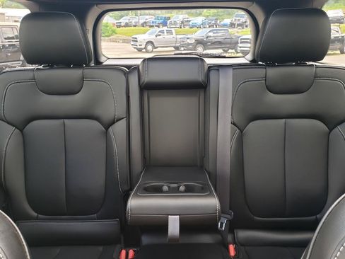 Used 2024 Jeep Grand Cherokee Limited w/ Luxury Tech Group II AWD/4WD image 14
