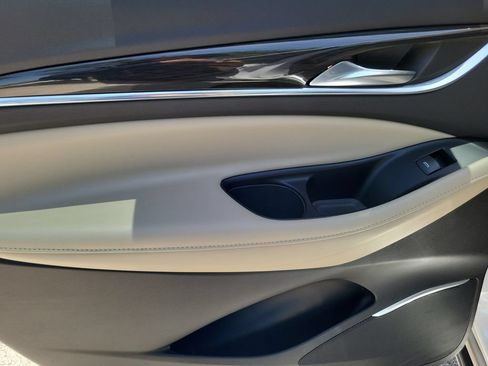 Used 2020 Buick Enclave Essence w/ Sound and Sites Package FWD image 12