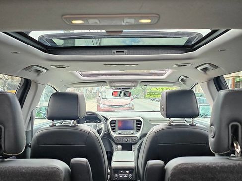 Used 2017 GMC Acadia SLT AWD/4WD image 8
