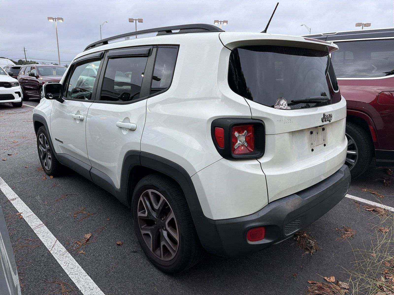 Used 2017 Jeep Renegade Latitude FWD image 6