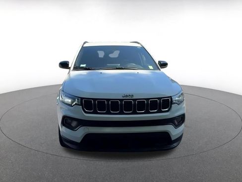 Used 2025 Jeep Compass Latitude AWD/4WD image 4