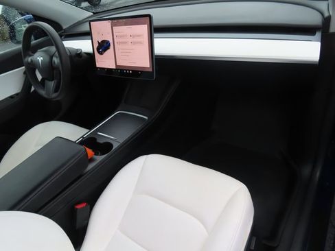 Used 2021 Tesla Model Y Long Range AWD/4WD image 33