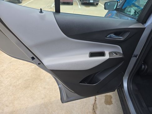Used 2024 Chevrolet Equinox LS w/ Driver Confidence II Package FWD image 11