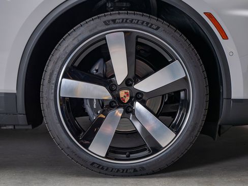 New 2026 Porsche Macan 4 Electric AWD/4WD image 15