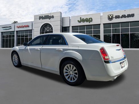 Used 2014 Chrysler 300 RWD image 5