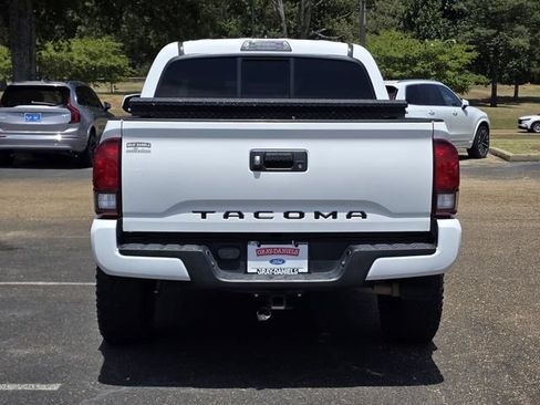 Used 2019 Toyota Tacoma SR w/ SR Convenience Package RWD image 5