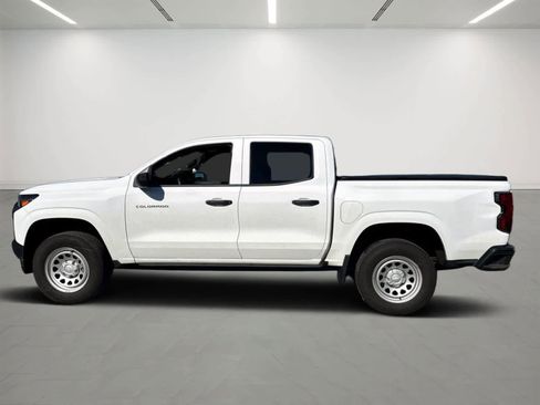 Used 2025 Chevrolet Colorado W/T w/ WT Convenience Package II image 2