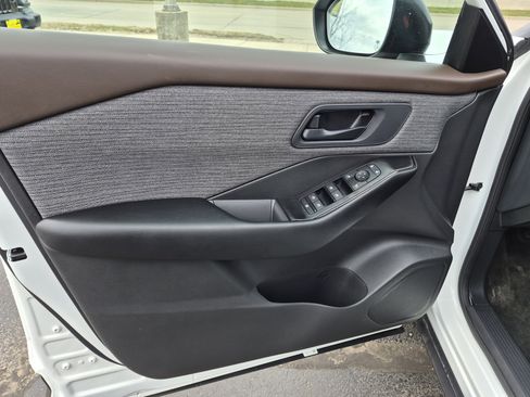 Used 2023 Nissan Rogue S image 10